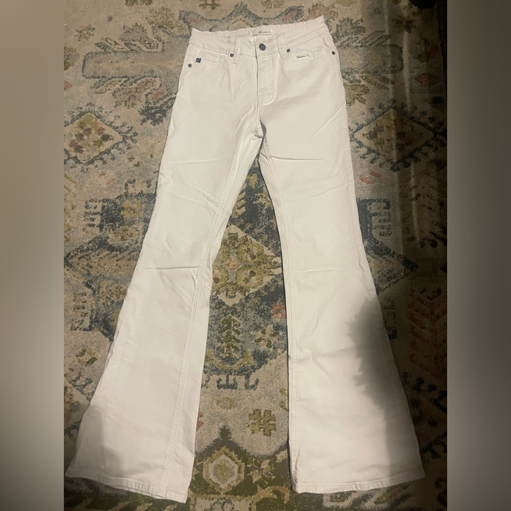 Size 9/28 KanCan white flare jeans